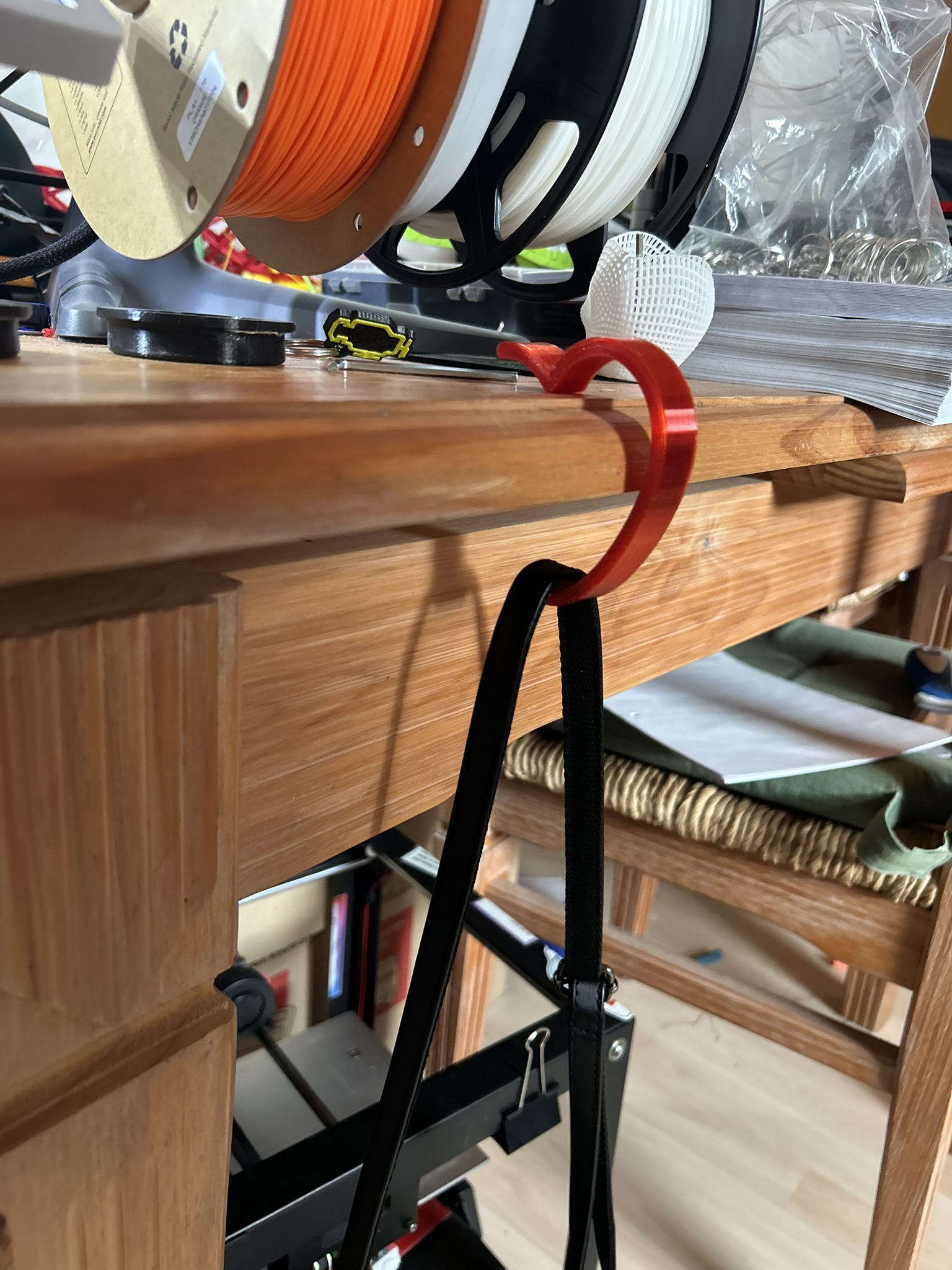 Under-Desk Taschen-Halterung